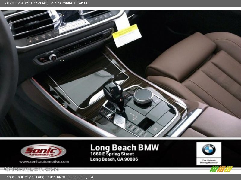 Alpine White / Coffee 2020 BMW X5 sDrive40i