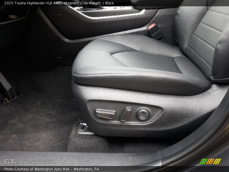 Magnetic Gray Metallic / Black 2020 Toyota Highlander XLE AWD