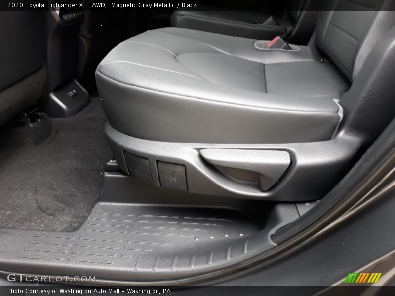 Magnetic Gray Metallic / Black 2020 Toyota Highlander XLE AWD