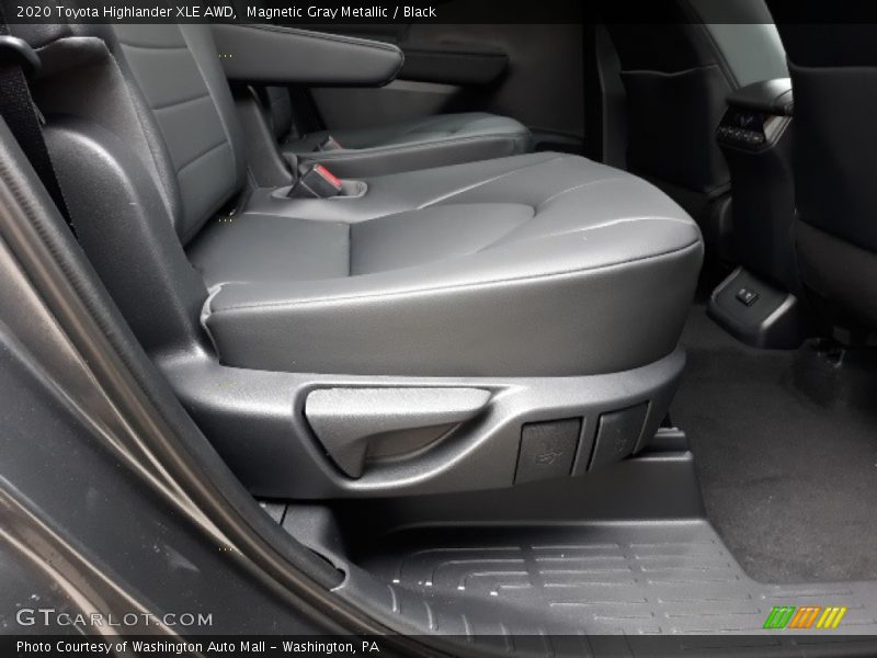 Magnetic Gray Metallic / Black 2020 Toyota Highlander XLE AWD