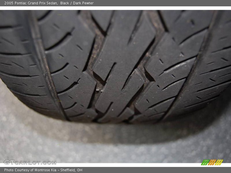 Black / Dark Pewter 2005 Pontiac Grand Prix Sedan