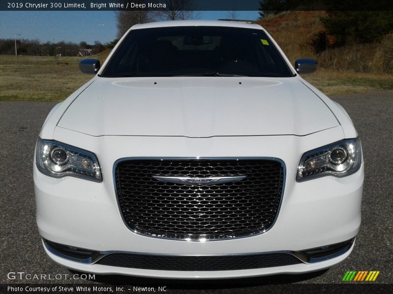 Bright White / Deep Mocha 2019 Chrysler 300 Limited