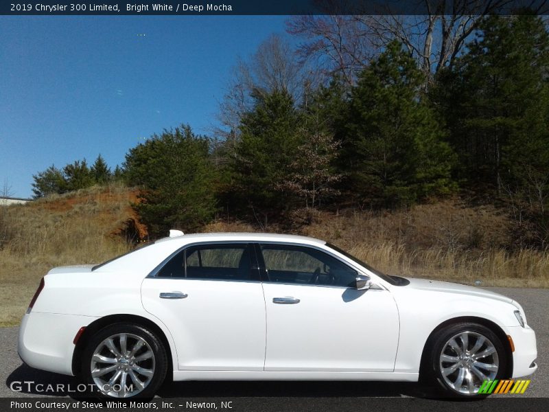 Bright White / Deep Mocha 2019 Chrysler 300 Limited