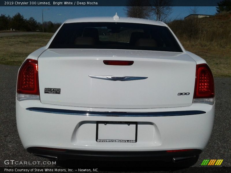 Bright White / Deep Mocha 2019 Chrysler 300 Limited