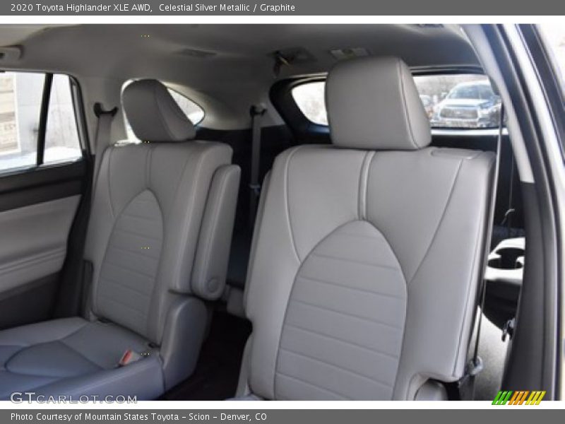 Celestial Silver Metallic / Graphite 2020 Toyota Highlander XLE AWD