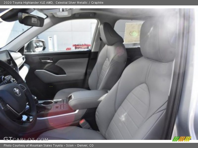 Celestial Silver Metallic / Graphite 2020 Toyota Highlander XLE AWD