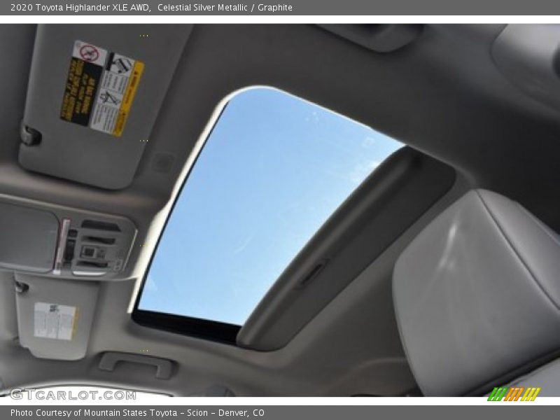 Celestial Silver Metallic / Graphite 2020 Toyota Highlander XLE AWD