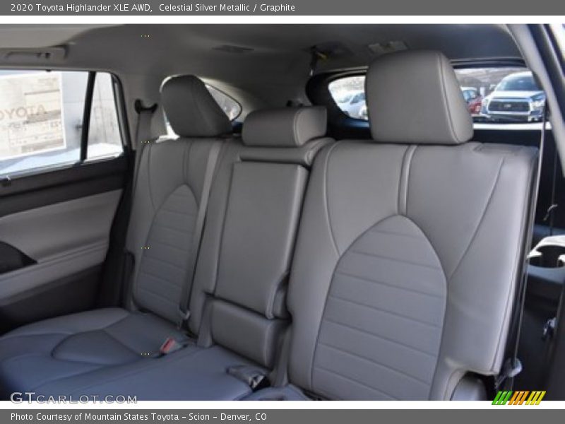 Celestial Silver Metallic / Graphite 2020 Toyota Highlander XLE AWD