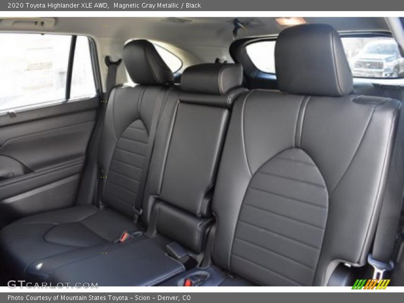 Magnetic Gray Metallic / Black 2020 Toyota Highlander XLE AWD