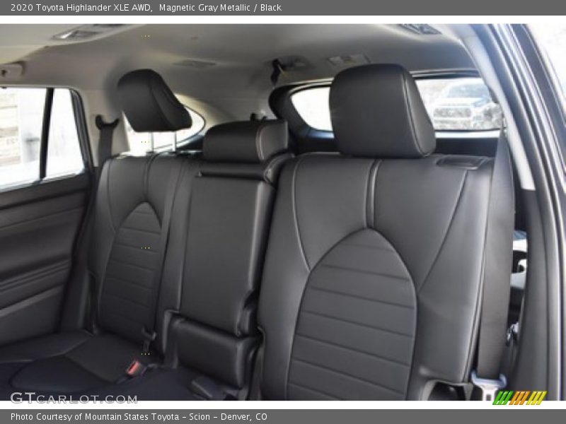 Magnetic Gray Metallic / Black 2020 Toyota Highlander XLE AWD