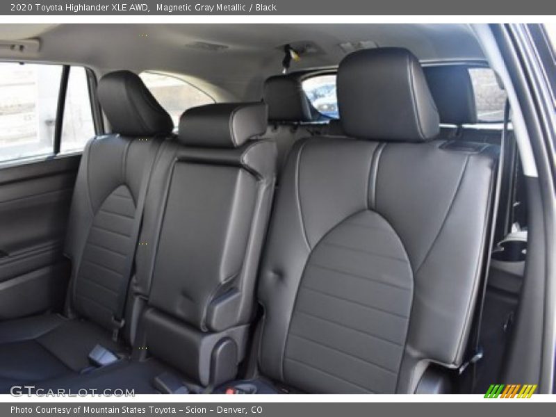 Magnetic Gray Metallic / Black 2020 Toyota Highlander XLE AWD