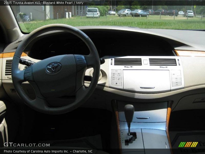 Blizzard White Pearl / Ivory 2005 Toyota Avalon XLS