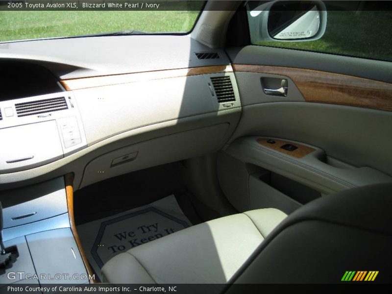 Blizzard White Pearl / Ivory 2005 Toyota Avalon XLS
