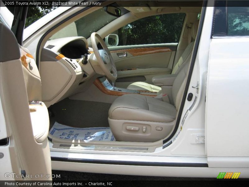 Blizzard White Pearl / Ivory 2005 Toyota Avalon XLS