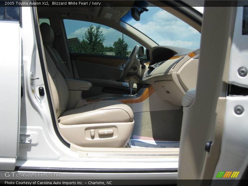 Blizzard White Pearl / Ivory 2005 Toyota Avalon XLS