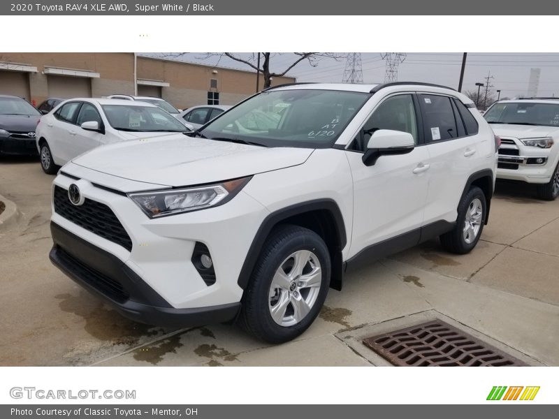 Super White / Black 2020 Toyota RAV4 XLE AWD