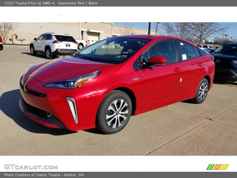 Front 3/4 View of 2020 Prius LE AWD-e
