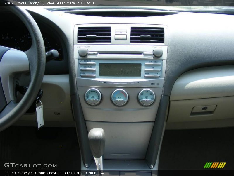 Aloe Green Metallic / Bisque 2009 Toyota Camry LE
