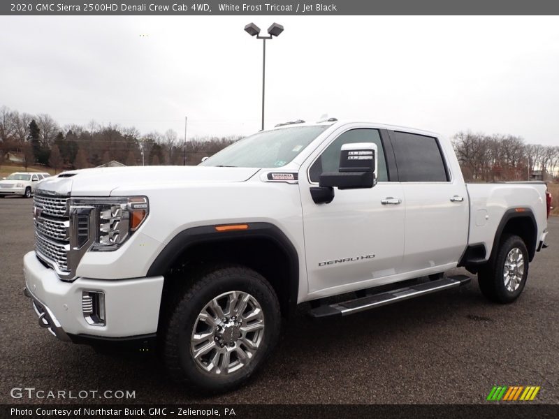 Front 3/4 View of 2020 Sierra 2500HD Denali Crew Cab 4WD