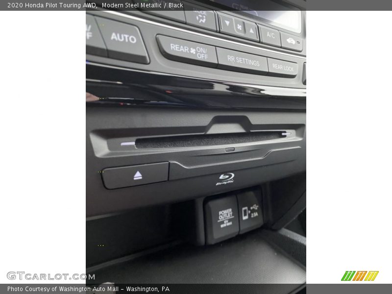 Modern Steel Metallic / Black 2020 Honda Pilot Touring AWD