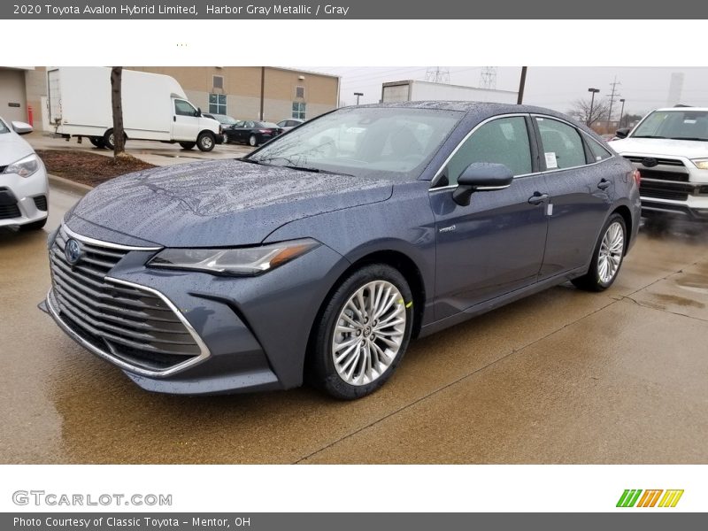 Front 3/4 View of 2020 Avalon Hybrid Limited