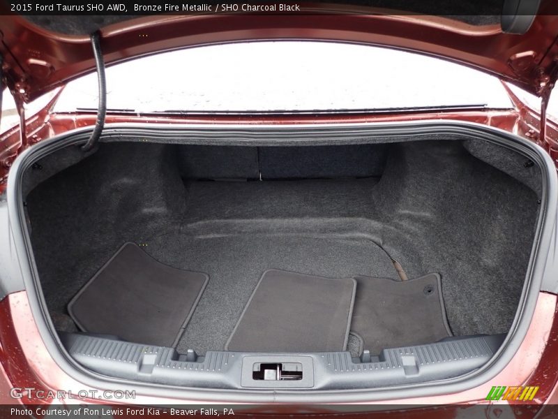  2015 Taurus SHO AWD Trunk
