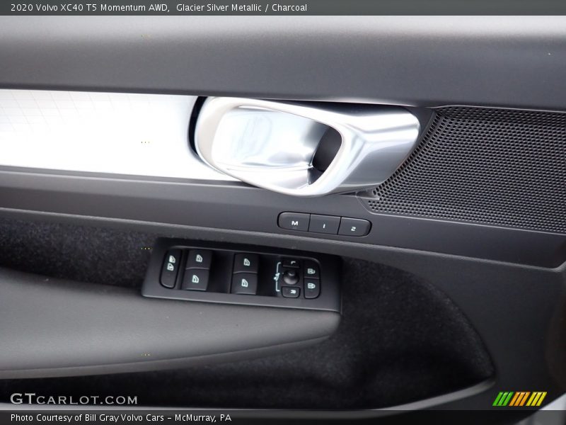 Glacier Silver Metallic / Charcoal 2020 Volvo XC40 T5 Momentum AWD