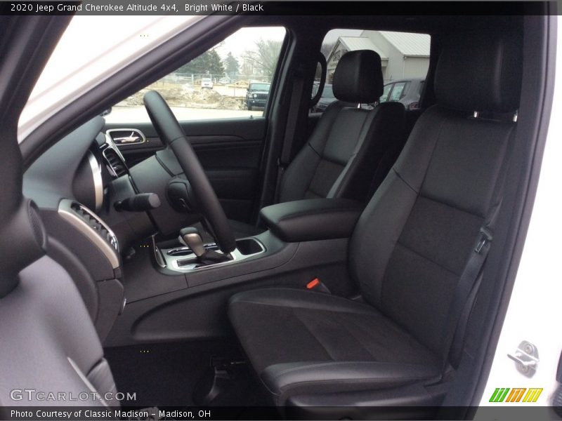 Bright White / Black 2020 Jeep Grand Cherokee Altitude 4x4