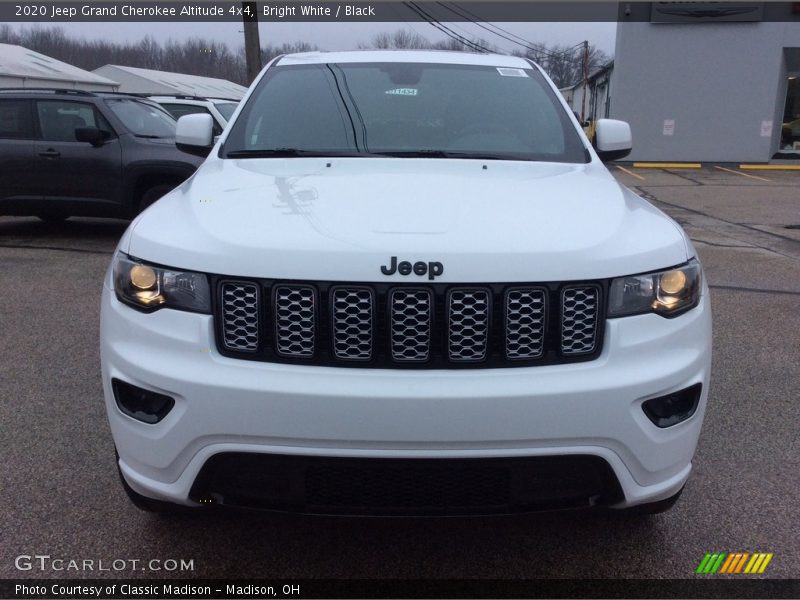 Bright White / Black 2020 Jeep Grand Cherokee Altitude 4x4