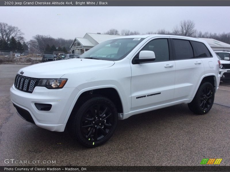 Bright White / Black 2020 Jeep Grand Cherokee Altitude 4x4
