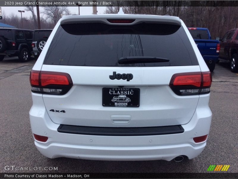 Bright White / Black 2020 Jeep Grand Cherokee Altitude 4x4