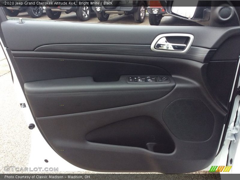 Bright White / Black 2020 Jeep Grand Cherokee Altitude 4x4