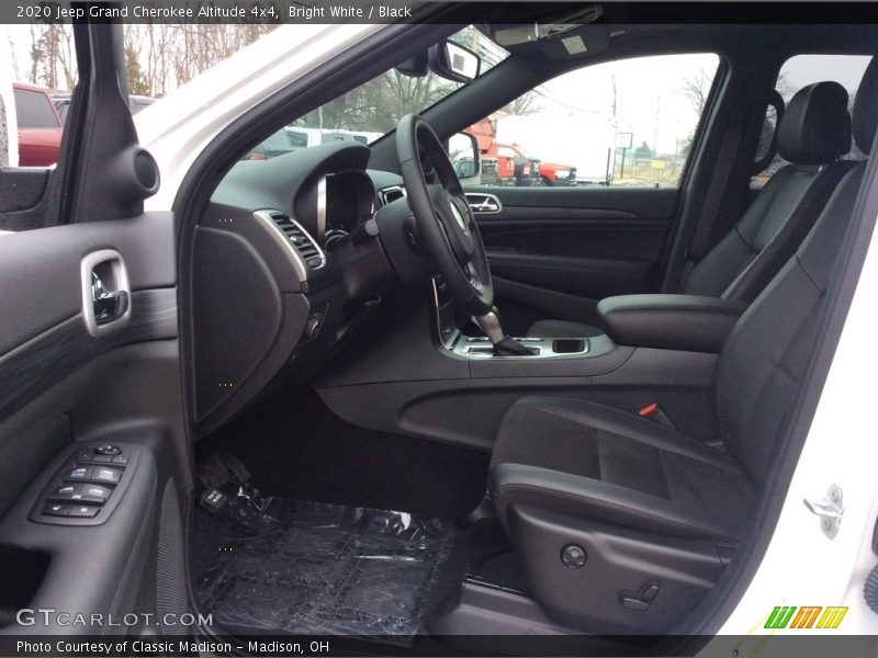 Bright White / Black 2020 Jeep Grand Cherokee Altitude 4x4