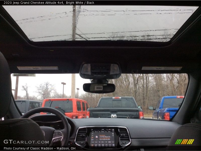 Bright White / Black 2020 Jeep Grand Cherokee Altitude 4x4