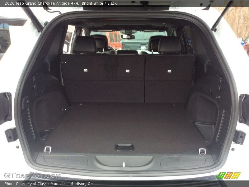 Bright White / Black 2020 Jeep Grand Cherokee Altitude 4x4