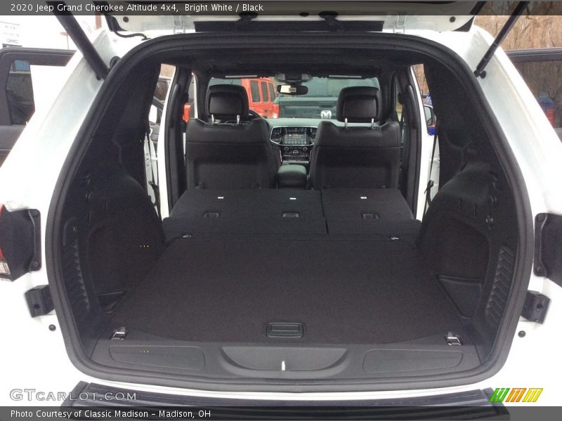 Bright White / Black 2020 Jeep Grand Cherokee Altitude 4x4