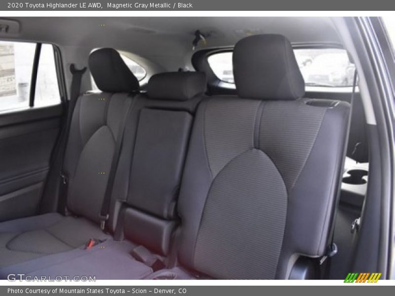 Magnetic Gray Metallic / Black 2020 Toyota Highlander LE AWD