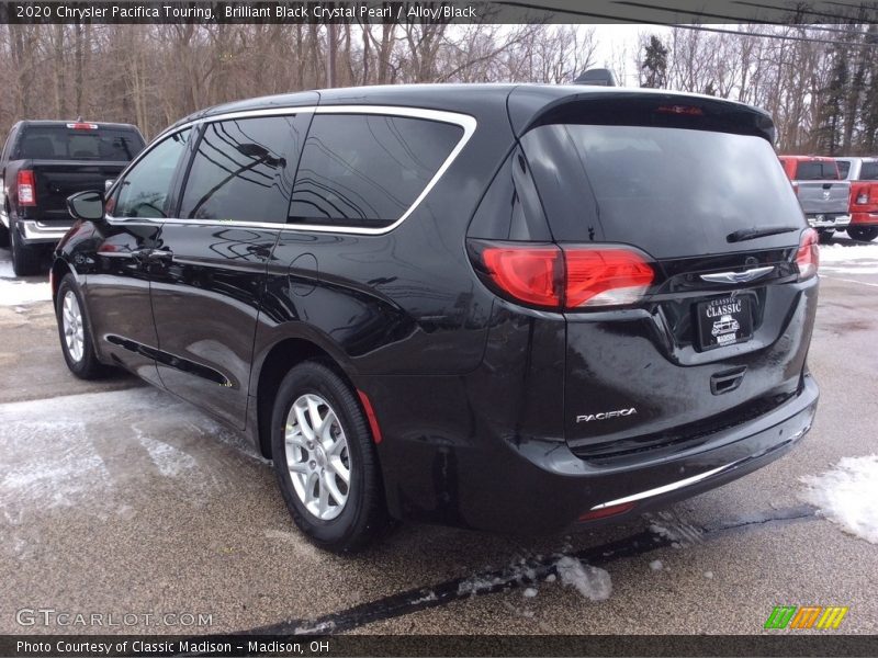 Brilliant Black Crystal Pearl / Alloy/Black 2020 Chrysler Pacifica Touring