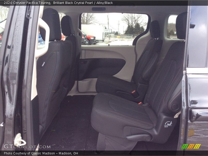 Brilliant Black Crystal Pearl / Alloy/Black 2020 Chrysler Pacifica Touring