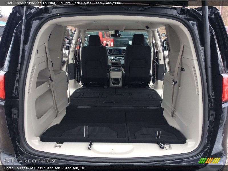 Brilliant Black Crystal Pearl / Alloy/Black 2020 Chrysler Pacifica Touring