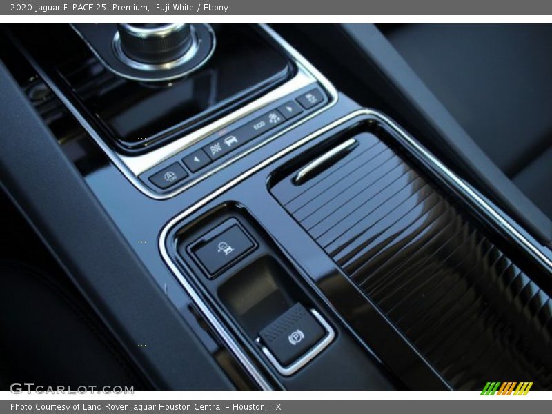 Fuji White / Ebony 2020 Jaguar F-PACE 25t Premium
