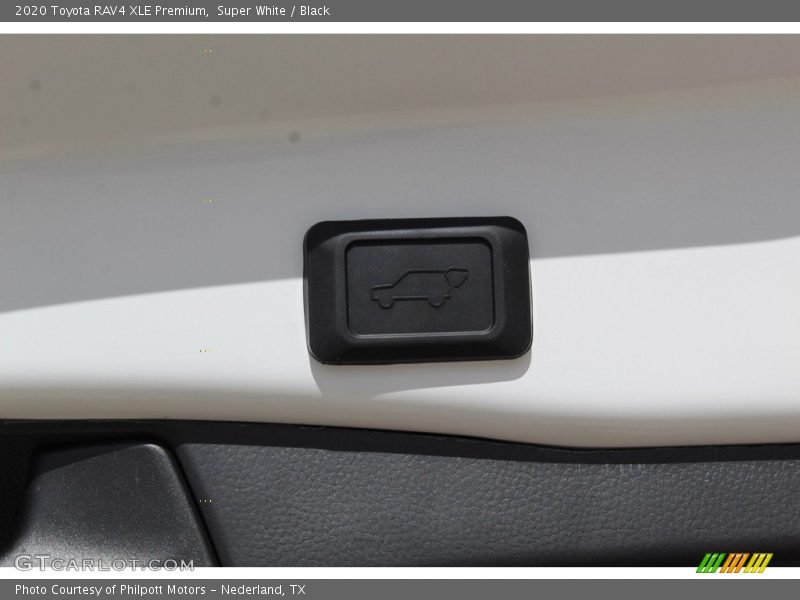 Super White / Black 2020 Toyota RAV4 XLE Premium