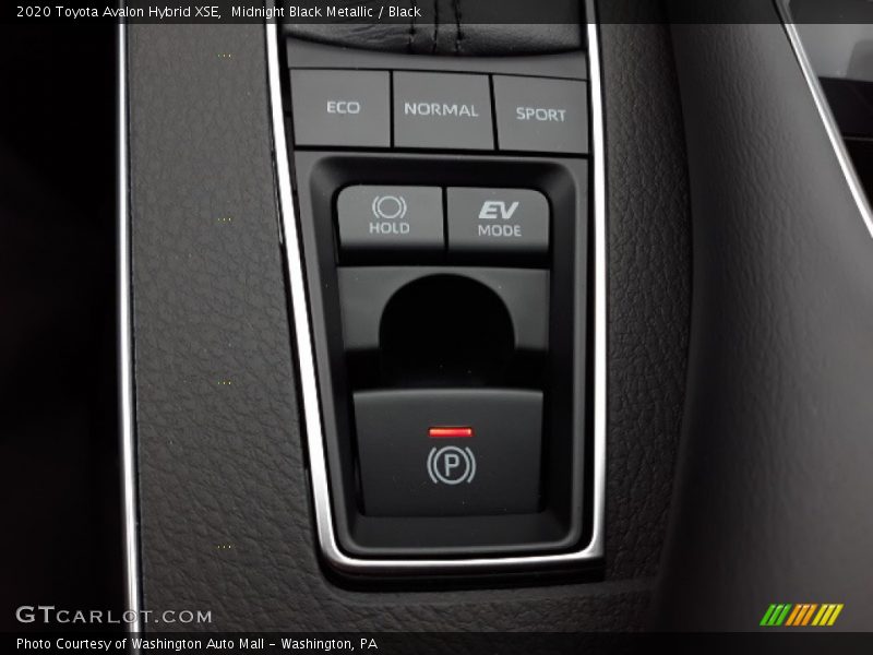 Midnight Black Metallic / Black 2020 Toyota Avalon Hybrid XSE