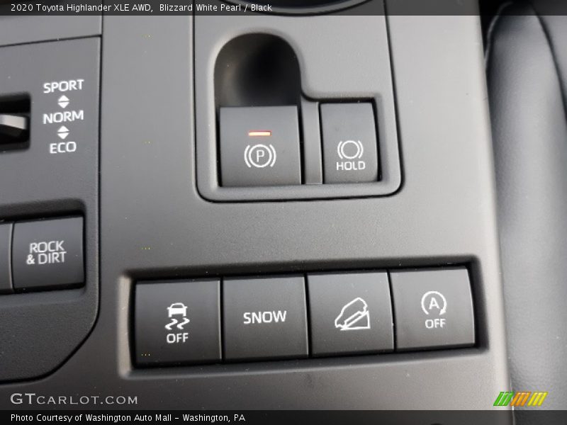 Blizzard White Pearl / Black 2020 Toyota Highlander XLE AWD