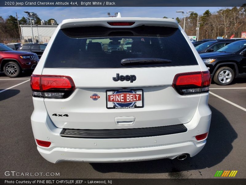 Bright White / Black 2020 Jeep Grand Cherokee Altitude 4x4