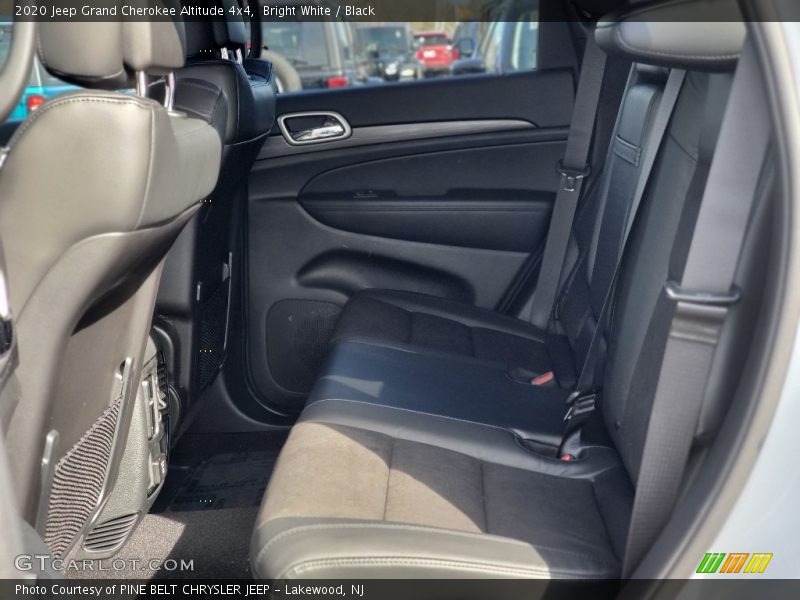 Bright White / Black 2020 Jeep Grand Cherokee Altitude 4x4