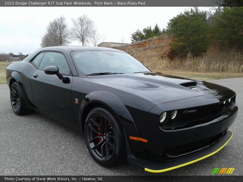 Front 3/4 View of 2020 Challenger R/T Scat Pack Widebody
