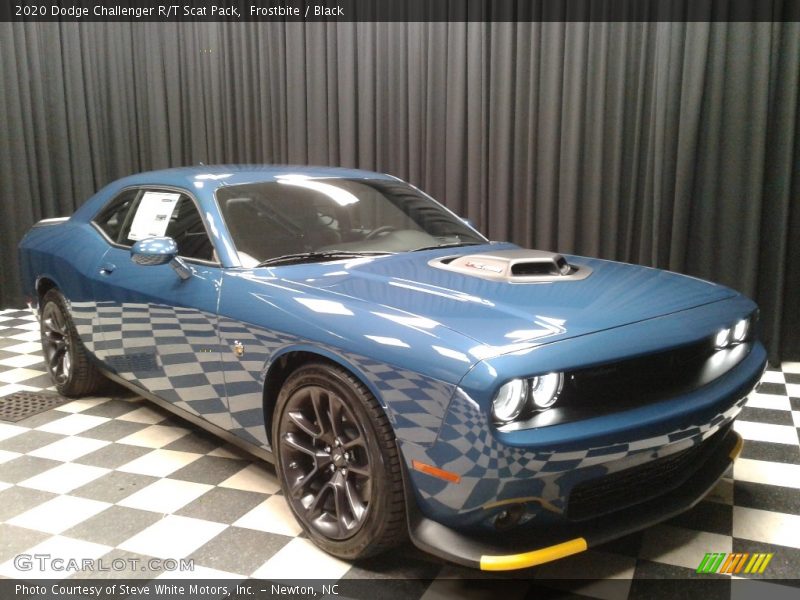 Front 3/4 View of 2020 Challenger R/T Scat Pack