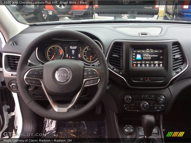 Bright White / Black 2020 Jeep Cherokee Latitude Plus 4x4