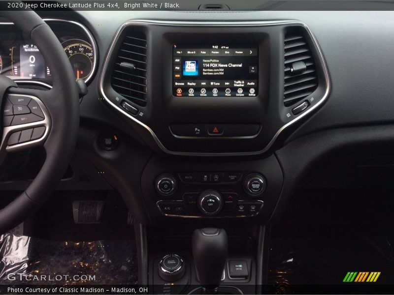 Bright White / Black 2020 Jeep Cherokee Latitude Plus 4x4